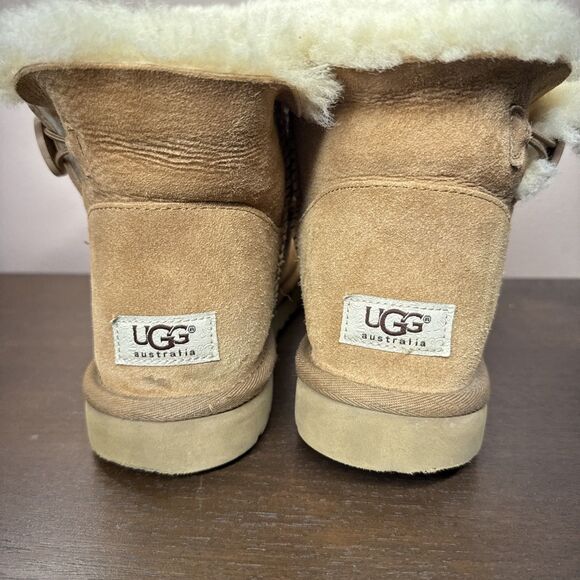 UGG Australia Mini Bailey Button Shearling Boots Size 10 Chestnut Brown - Picture 3 of 11